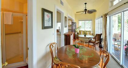 EVINRUDE SUITE AT OLD COLORADO INN
