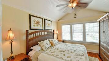 2 bedrooms, Egyptian cotton sheets, iron/ironing board, WiFi