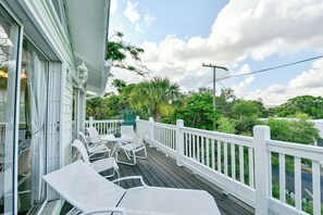 Outdoor dining - Clifton Guest and Fishing Lodge At Old Colorado Inn (Stuart)