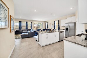 Casa (6 Bedrooms) | Servicio de la propiedad