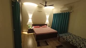 2 Schlafzimmer, Zimmersafe, Schreibtisch, Bügeleisen/Bügelbrett