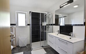 Shower, hair dryer, towels, toilet paper - Ampia Villa Alina con Piscina Vicino al Mare (Savudrija)