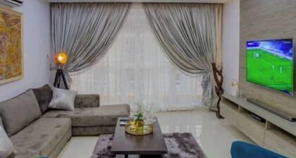 Exquisite 3 Bedroom Serviced Shortlet Apartment