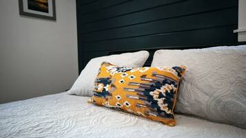2 bedrooms, travel cot, free WiFi, bed sheets