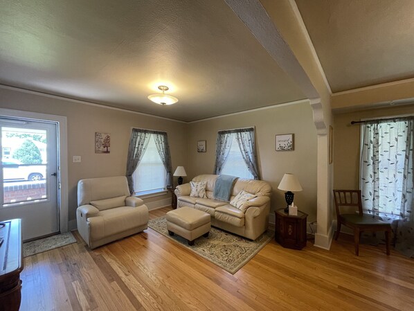 Smart-TV, Bücher, Arbeitsbereiche