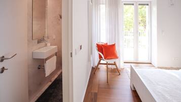 3 bedrooms, iron/ironing board, travel crib, free WiFi