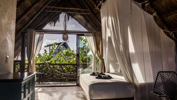 Superior Tree House, Balcony, Valley View