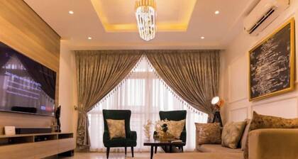 Exquisite Fully Serviced - 3 Bedroom Apartment.