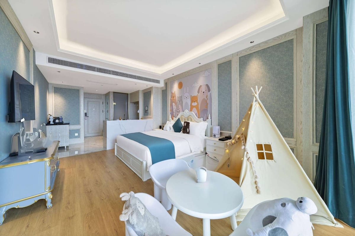 Chambre, 1 très grand lit, non-fumeurs (Parents) | Minibar, coffres-forts dans les chambres, Wi-Fi gratuit