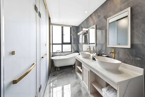 Artículos de tocador gratuitos, secador de pelo, batas, pantuflas