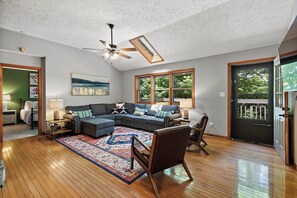 Smart TV, fireplace, video games, offices
