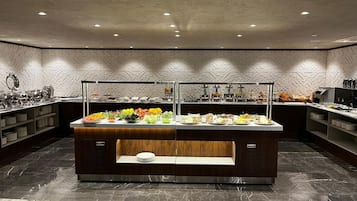 بوفيه فطور في أيام الأسبوع بتكلفة قدرها (200 TRY للشخص)