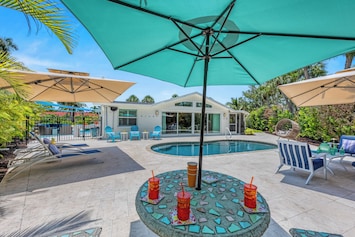 Enjoy your private pool in the Sarasota Sun ☀️