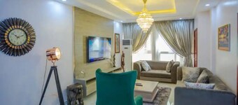 Exquisite 2 Bedroom Serviced Shortlet Apartment