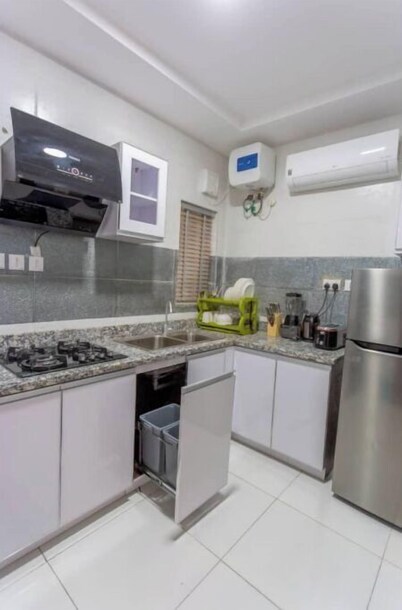 Exquisite 2 Bedroom Serviced Shortlet Apartment