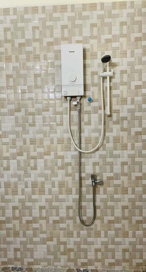 Shower, toilet paper - Super King bedroom with Air Condition (Phnom Penh)