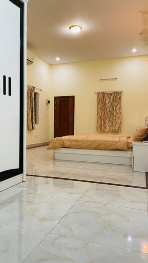 1 habitación, escritorio y wifi