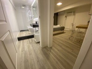 2 Schlafzimmer, Zimmersafe, Bügeleisen/Bügelbrett, WLAN