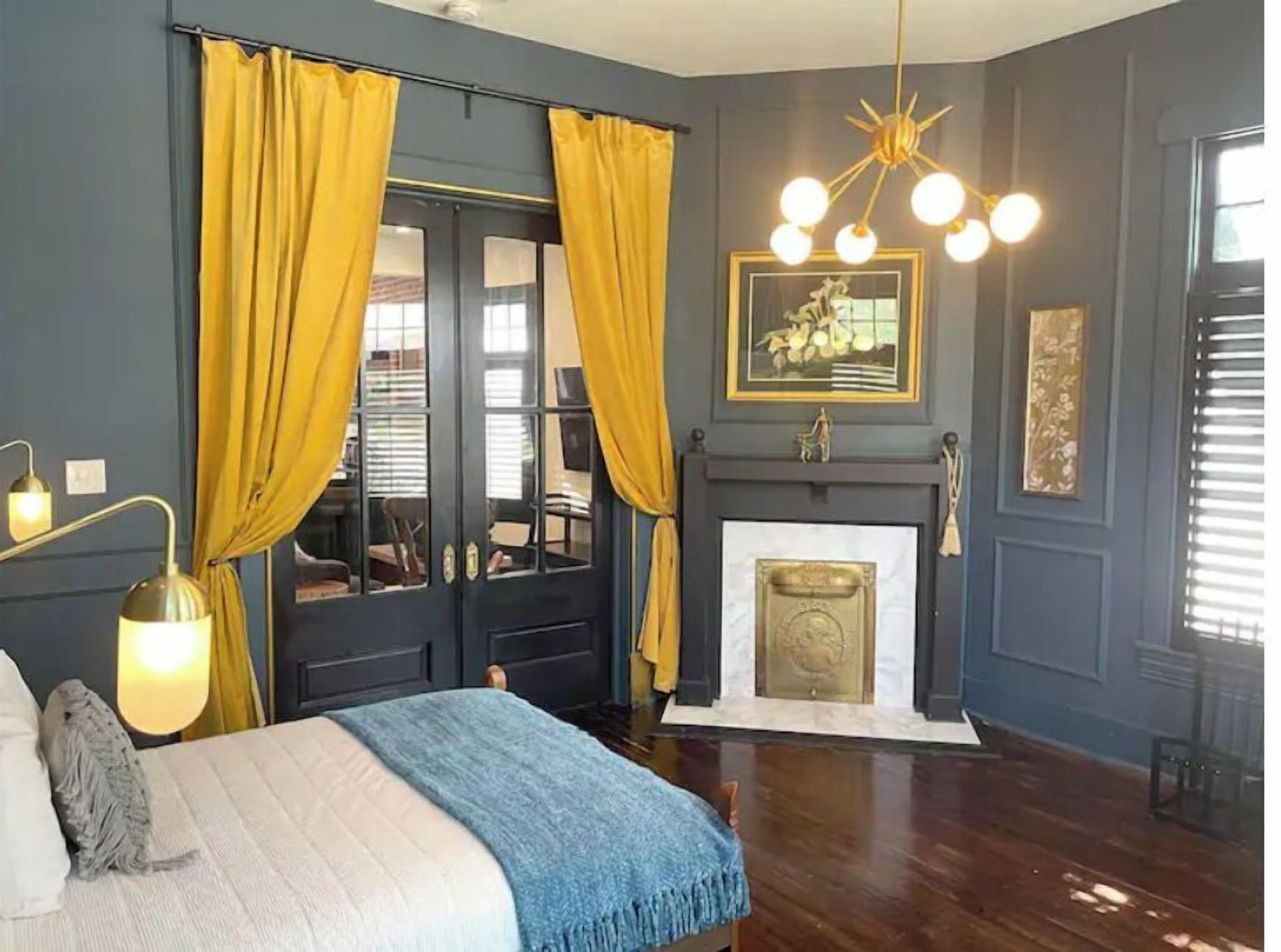 6 bedrooms, iron/ironing board, travel crib, free WiFi