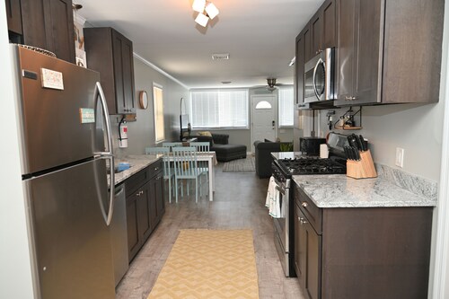 NEW LISTING!!! Beautiful Bayview Cottage a short walk to the beach