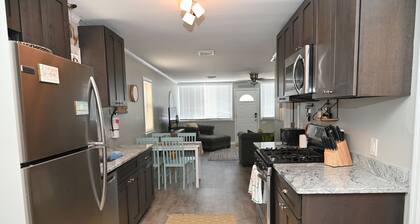 NEW LISTING!!! Beautiful Bayview Cottage a short walk to the beach