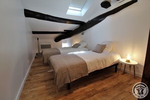 4 chambres, fer et planche à repasser, lit parapluie, Wi-Fi gratuit