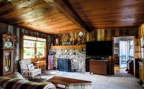 Smart TV, fireplace