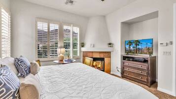 1 bedroom, desk, iron/ironing board, WiFi