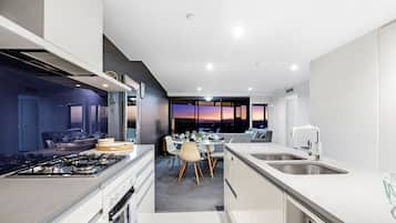 Refrigerador, microondas, horno, placa de cocina