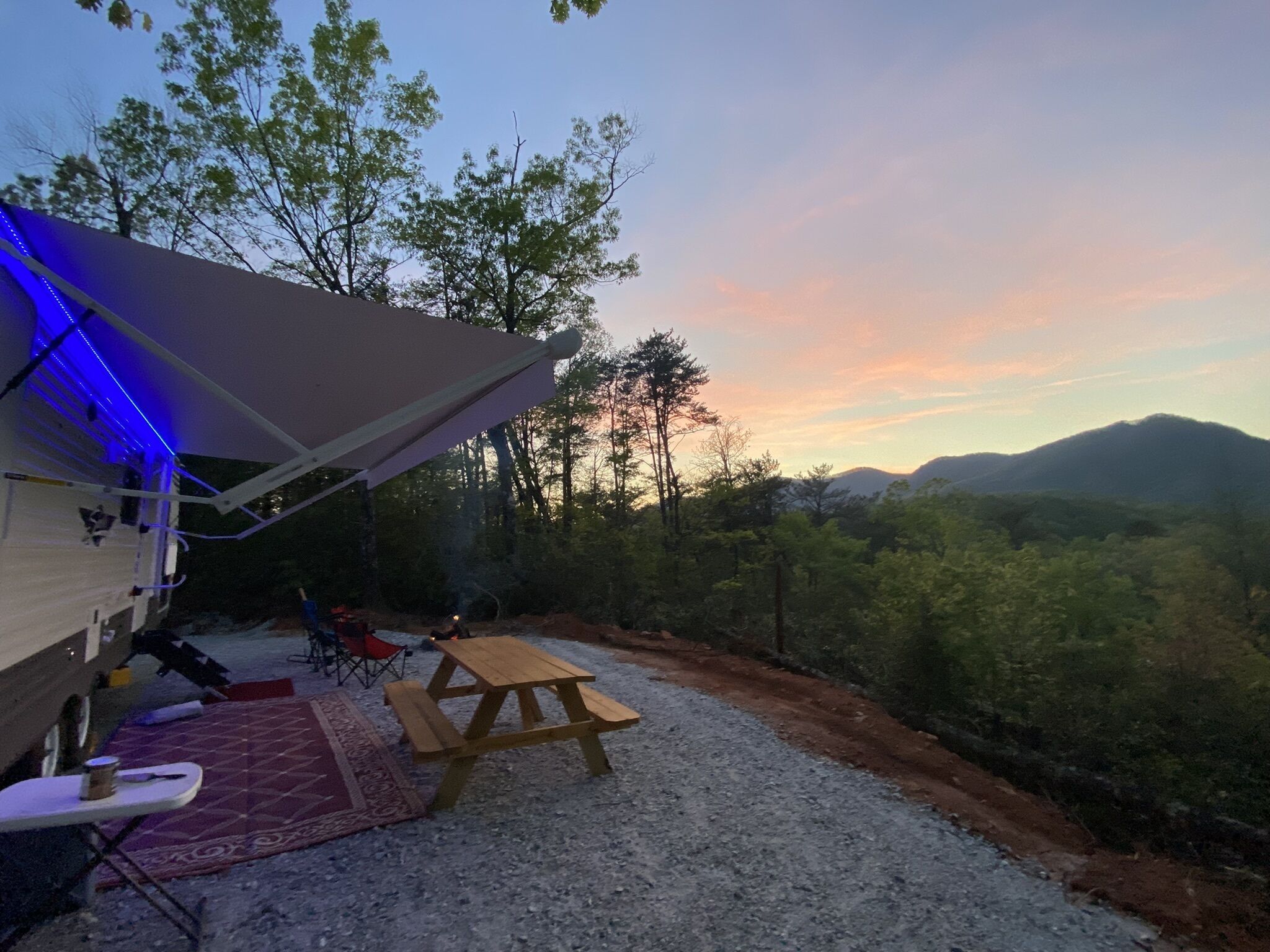 Riversong Grove - 20 acres + King Bed