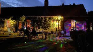 Outdoor dining - "les Idées Folles", au de la Vallée de la Somme (Liercourt)