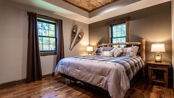 5 sovrum, värdeförvaringsskåp på rummet och skrivbord