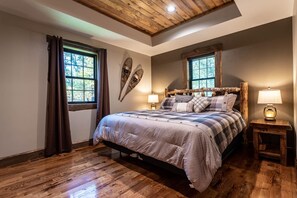 5 sovrum, värdeförvaringsskåp på rummet och skrivbord