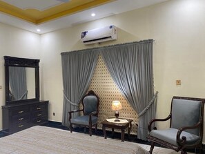 4 Schlafzimmer, Zimmersafe, Bügeleisen/Bügelbrett, kostenloses WLAN