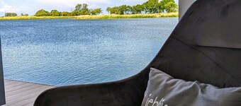 45 m² houseboat with 40 m² roof terrace, modern furnishings. See photos!