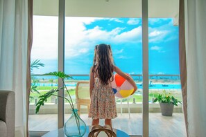 50-inch Smart TV with cable channels, TV, smart speakers - Karibao Resort Town (Playas)