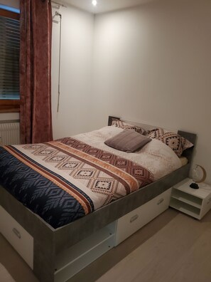 2 bedrooms, iron/ironing board, travel cot, WiFi