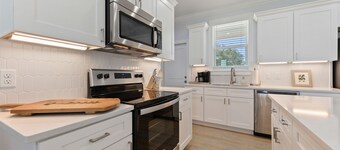 Renova in The Bay - Unit A
