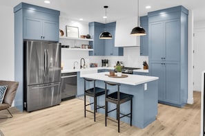 Fridge, microwave, oven, stovetop - Downtown Paso: Park Street Hideaway 2 Bed/2.5 Bath (Paso Robles)