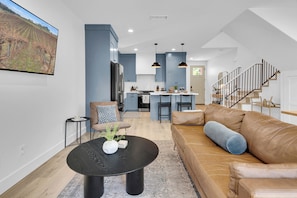 Smart TV - Downtown Paso: Park Street Hideaway 2 Bed/2.5 Bath (Paso Robles)