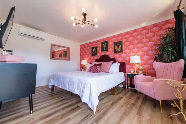 1 slaapkamer, een strijkplank/strijkijzer, wifi, beddengoed