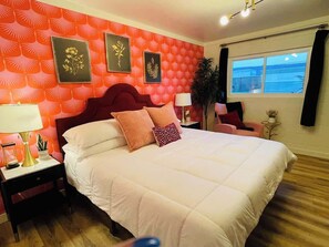 1 slaapkamer, een strijkplank/strijkijzer, wifi, beddengoed