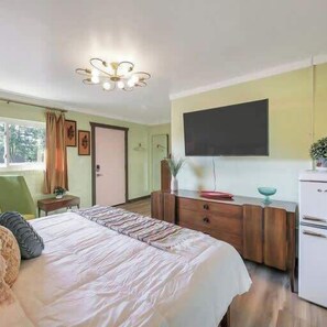 1 bedroom, iron/ironing board, WiFi, bed sheets