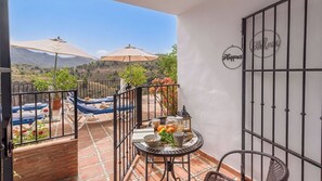 Outdoor dining - Apartamento Mirasierra 2 Frigiliana by Ruralidays (Málaga)