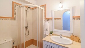 Regadera y secadora de cabello 