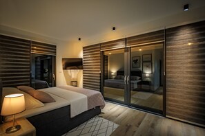 4 bedrooms, desk, soundproofing, iron/ironing board