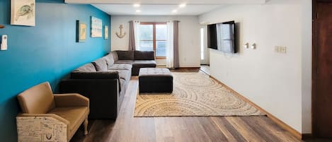 TV connectée, cheminée, baby-foot