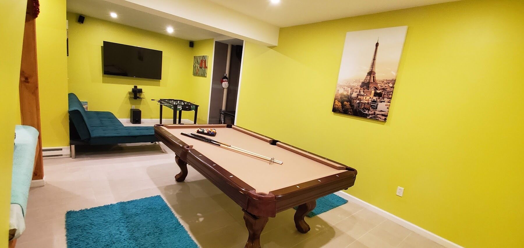 Smart TV, fireplace, foosball