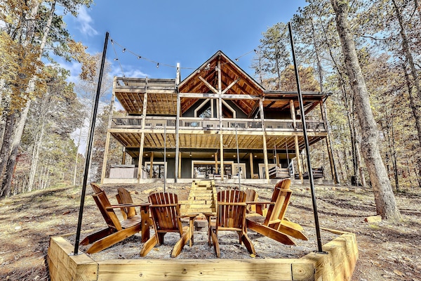 Come and enjoy the privacy and proximity to nature in our cabin!