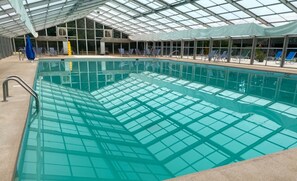 Piscine intérieure, piscine extérieure